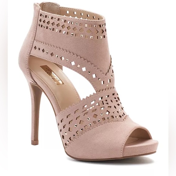 Jennifer Lopez Sweet Gum Women's Cutout High Heels - Picture 2 of 6